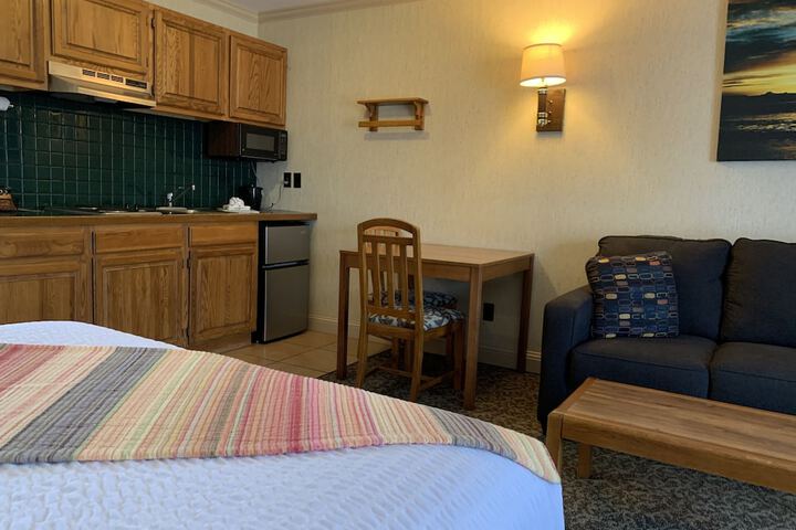 Coachman Inn & Suites