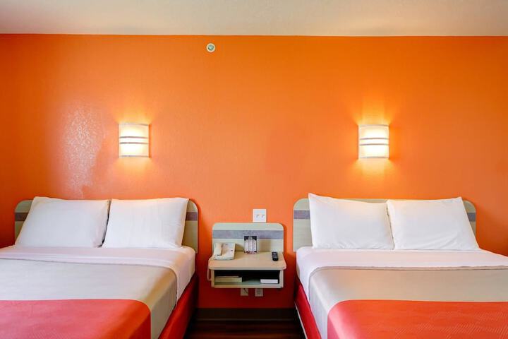 Room 34 of 40