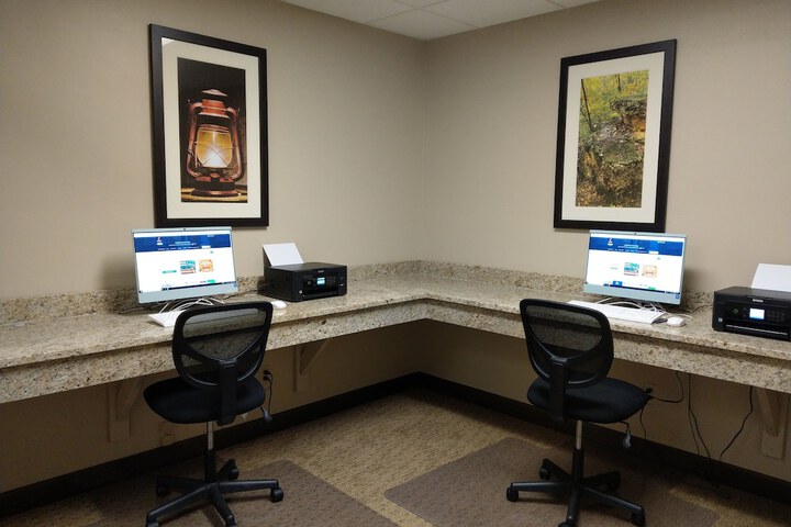 Business Center 72 of 74