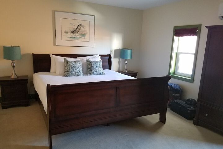 Room 9 of 33
