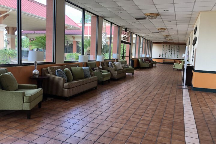 Ballroom/Hall 81 of 94
