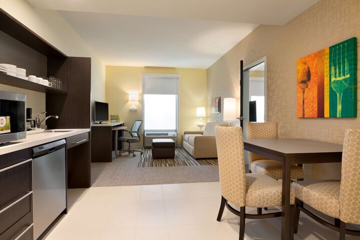Room 13 of 27