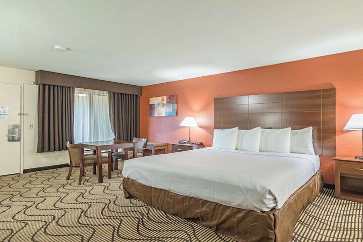 Room 10 of 31