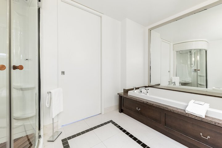 Room 52 of 145