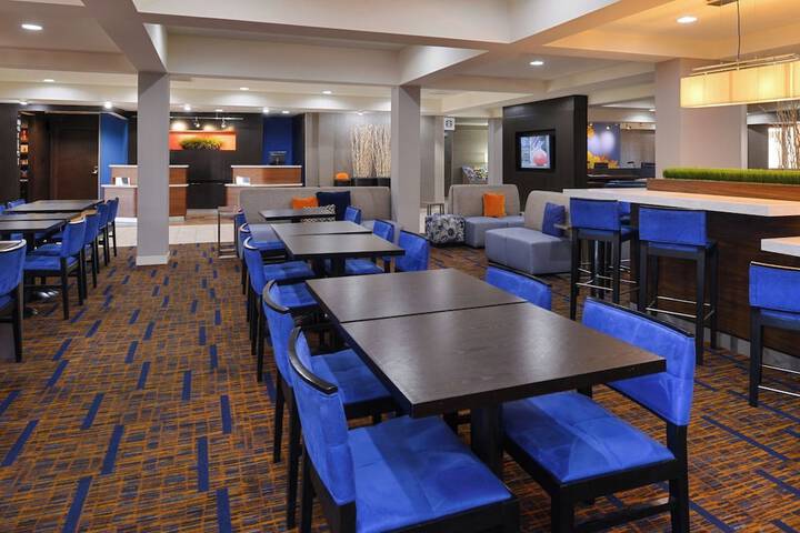 Country Inn & Suites by Radisson Brown Deer - Milwaukee North
