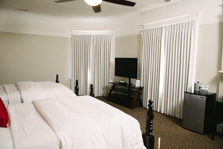 Room 25 of 47