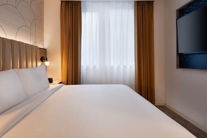 Room 33 of 45