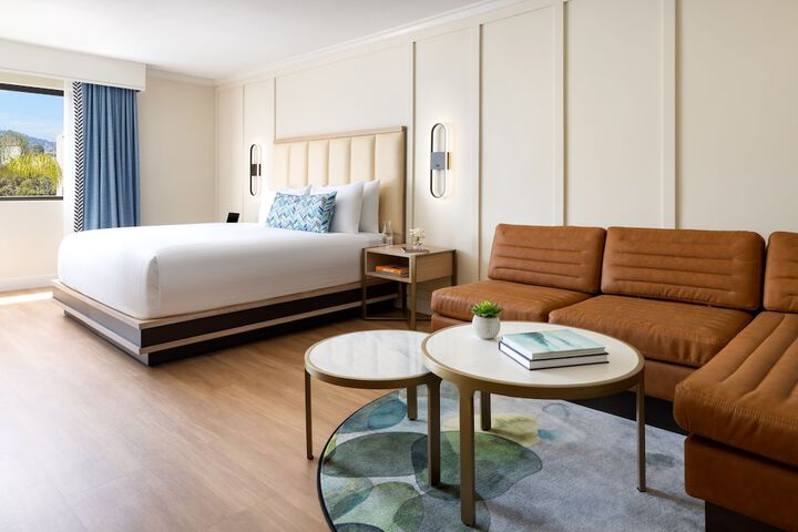 Room 80 of 118
