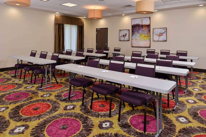 Hampton Inn & Suites Dallas Market Center
