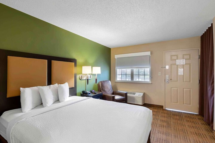 Room 14 of 24