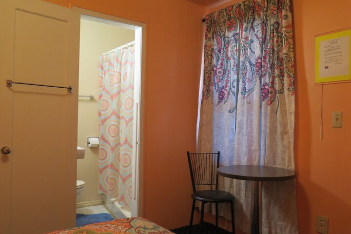Room 27 of 38