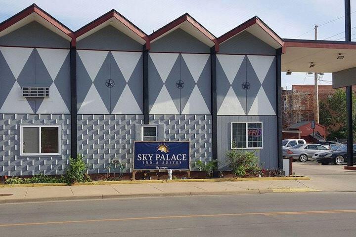 Sky-Palace Inn & Suites Hutchinson