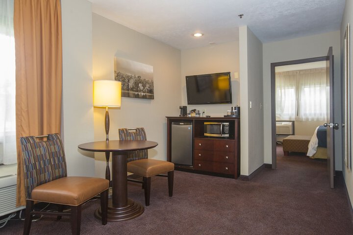 Ivy Court Inn & Suites