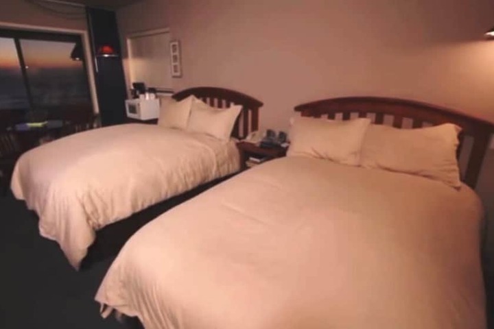Room 11 of 25