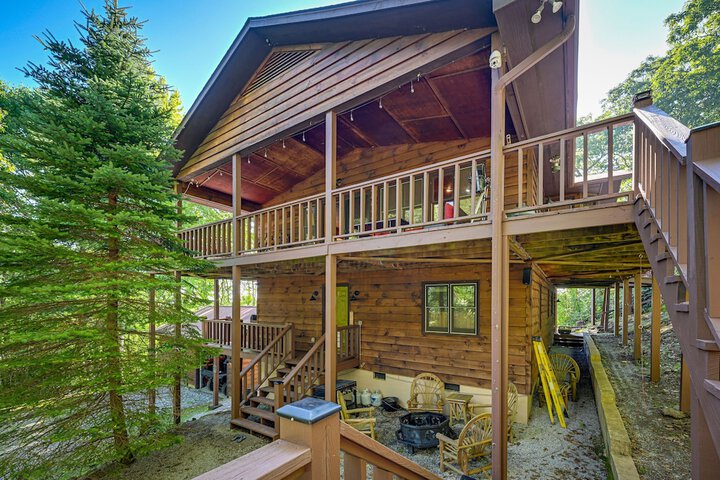 Cullowhee Mountain Retreat w / Deck and Fire Pit!