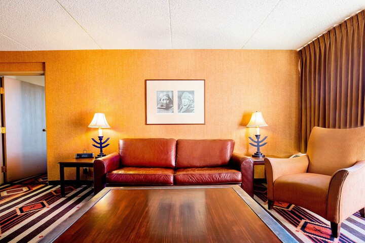 Room 10 of 34