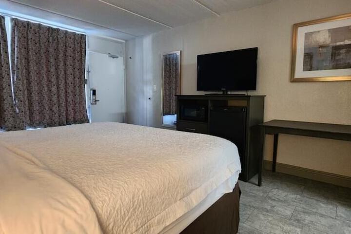 Room 53 of 60