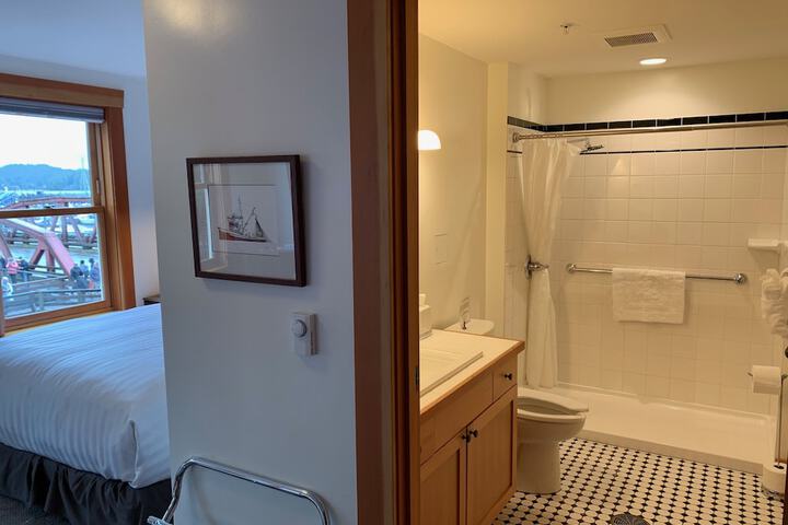 Room 80 of 119