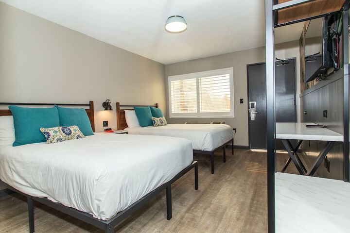 Room 11 of 19