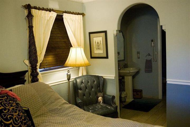 LITTLE ENGLISH GUESTHOUSE BED AND BREAKF