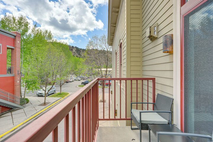 Near Trail: Dtwn Eagle Ranch Condo w / Balcony