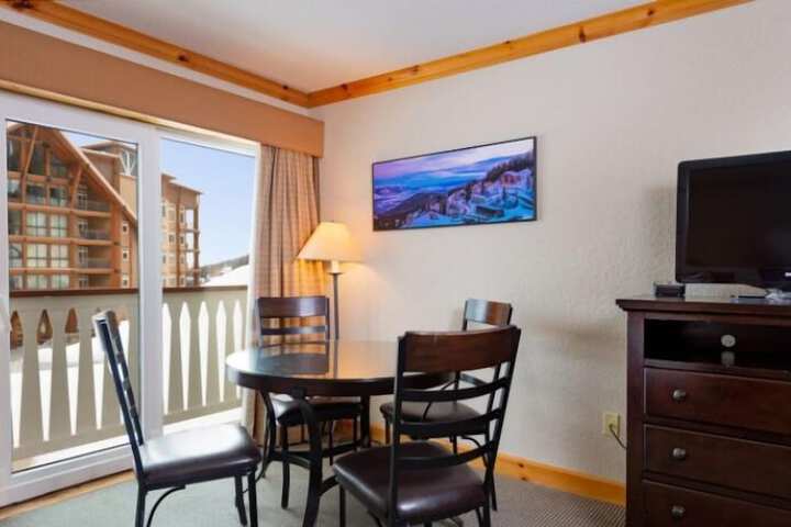 Selkirk Lodge