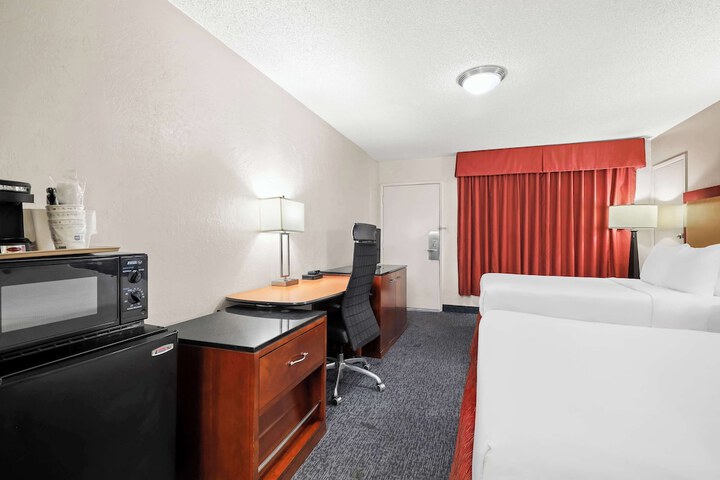 Room 12 of 25
