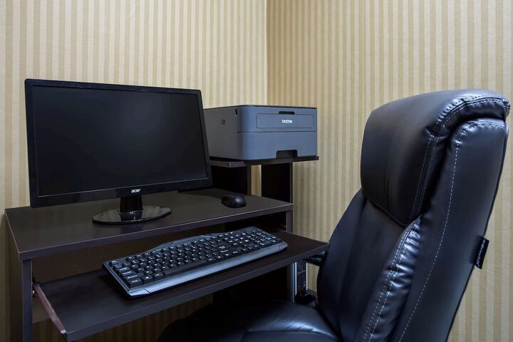 Business Center 24 of 25
