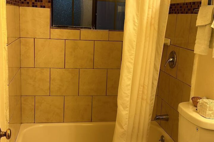 Room 16 of 28