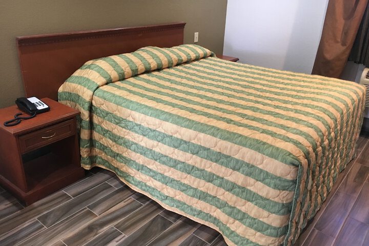 Bellflower Travel Inn