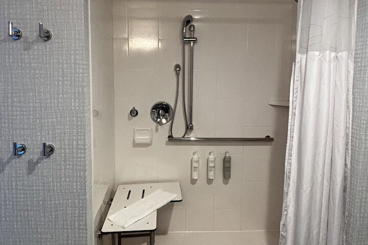 Hampton Inn & Suites Erie Bayfront