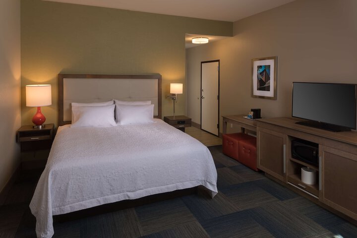 Room 32 of 46