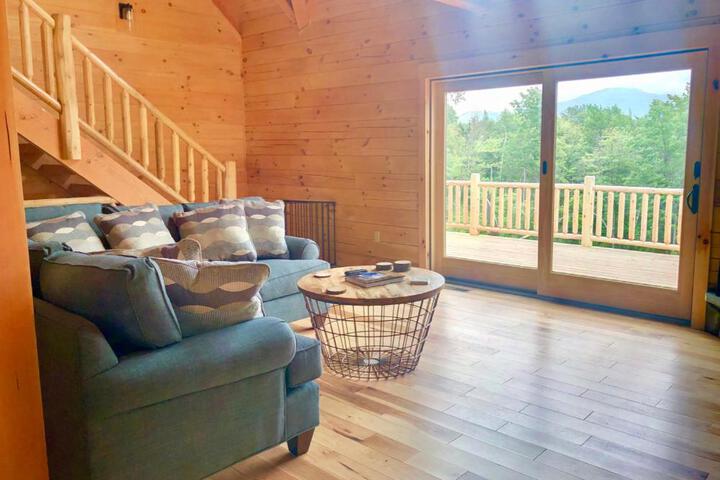UV Log home with direct Cannon Mountain views Minutes to attractions Fireplace Pool Table AC