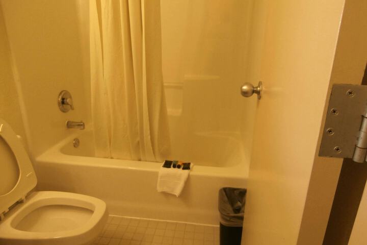 Room 4 of 8