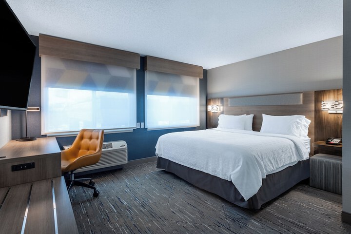 Holiday Inn Express & Suites Vadnais Heights by IHG