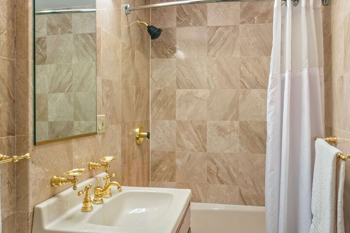 Robert Treat Hotel