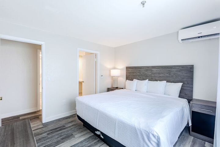 Room 33 of 82