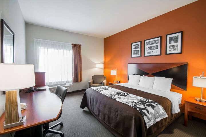 Room 10 of 28