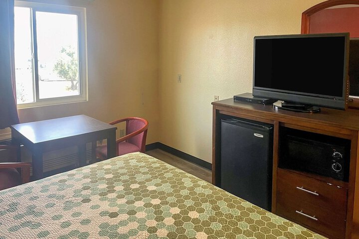 Room 10 of 15