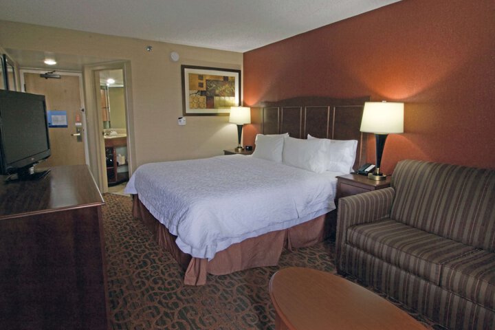 Room 13 of 32