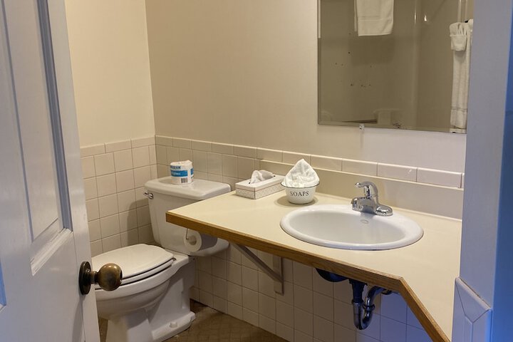 Room 69 of 294
