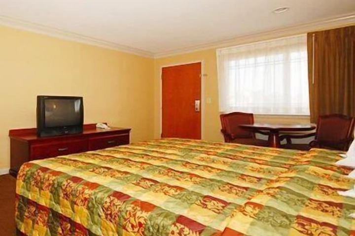 Room 33 of 37