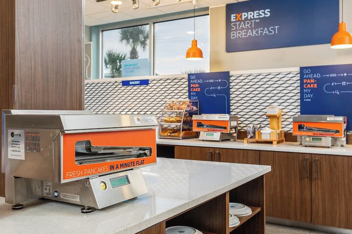 Holiday Inn Express & Suites Panama City Beach - Beachfront by IHG