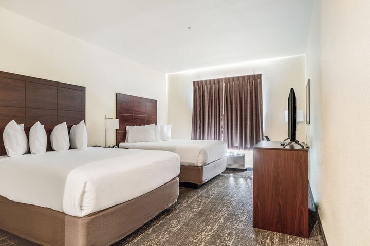 Cobblestone Hotel & Suites - Newport