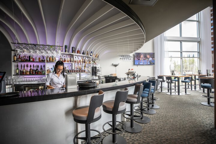 Lounge 87 of 124