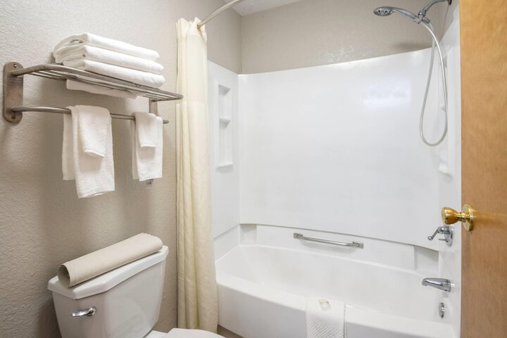 Quality Suites Hickory South