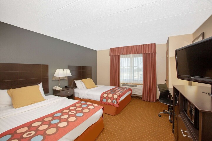 Room 10 of 25