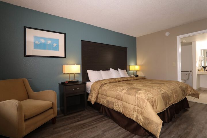 Room 15 of 38