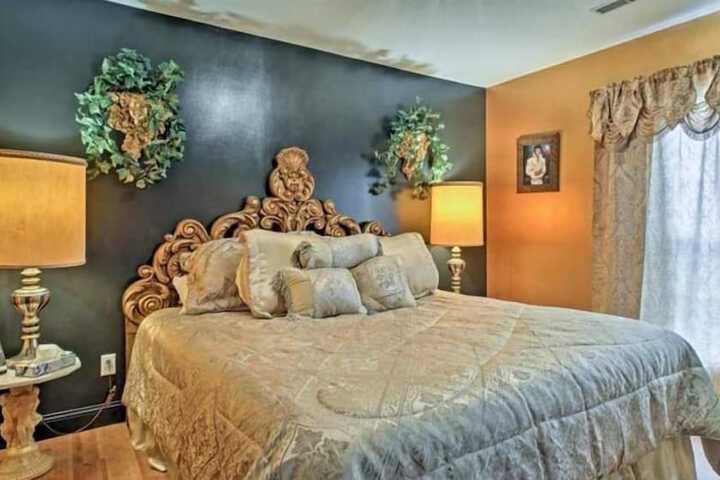 Room 53 of 83