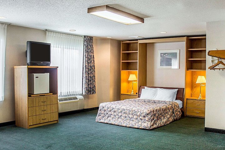 Room 28 of 34